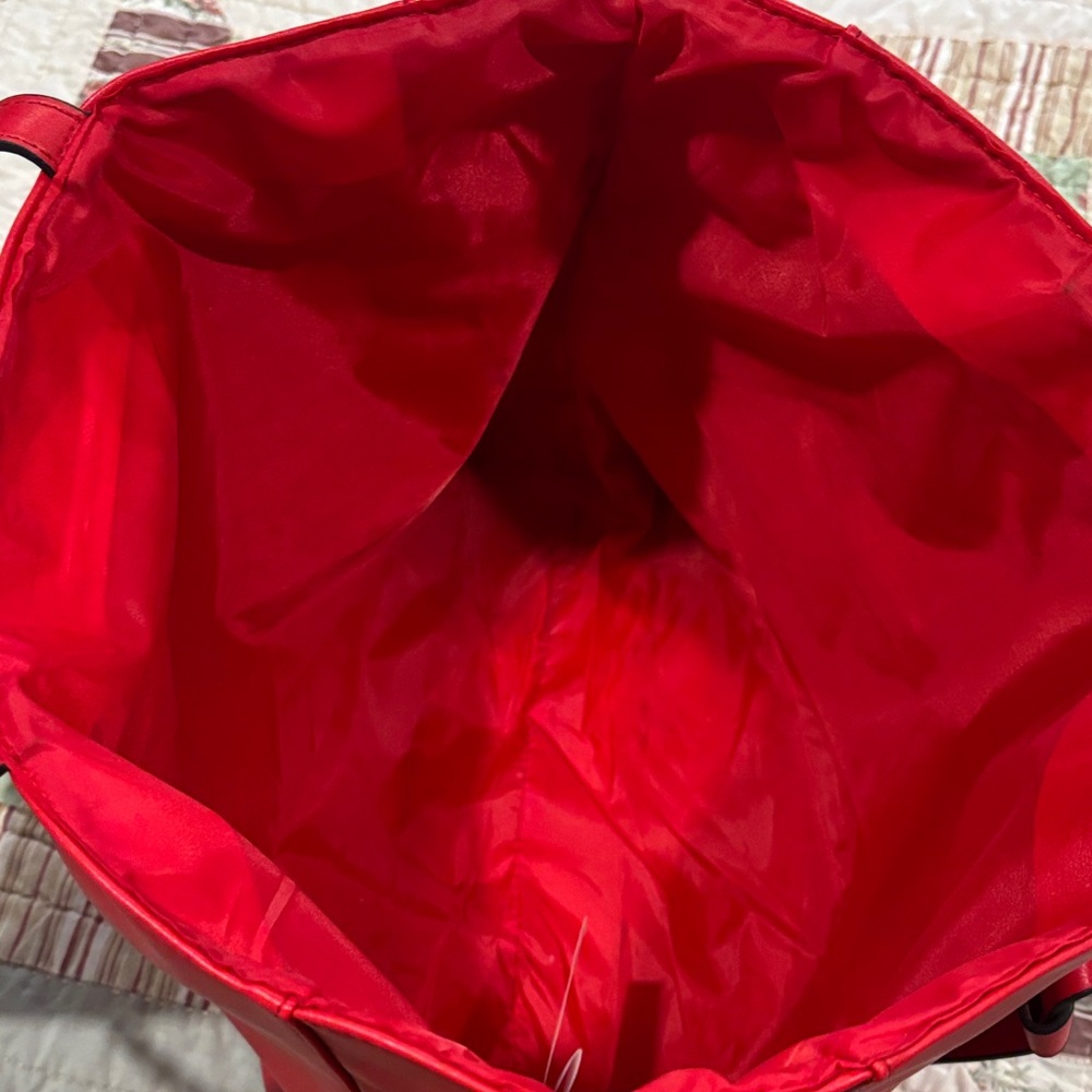 Elizabeth Arden Vibrant Red Tote - Picture 9 of 13